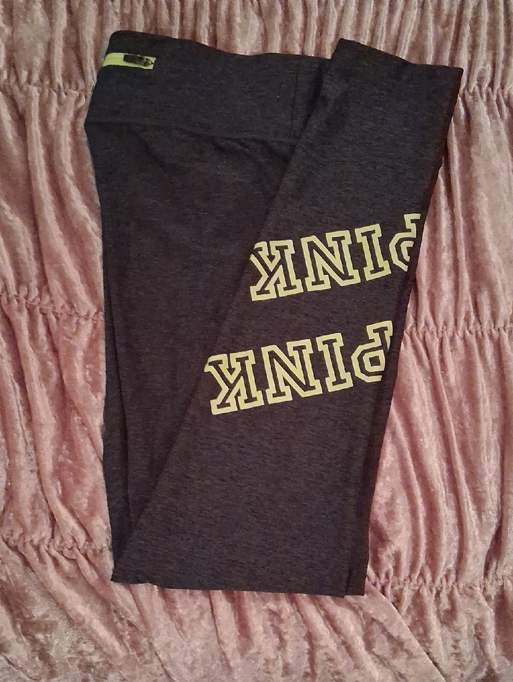 VS/PINK NWOT ULTIMATE YOGA SMALL